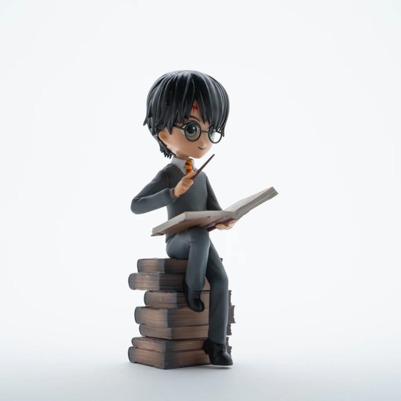 Harry Potter - Figurine Harry Pile de Grimoires