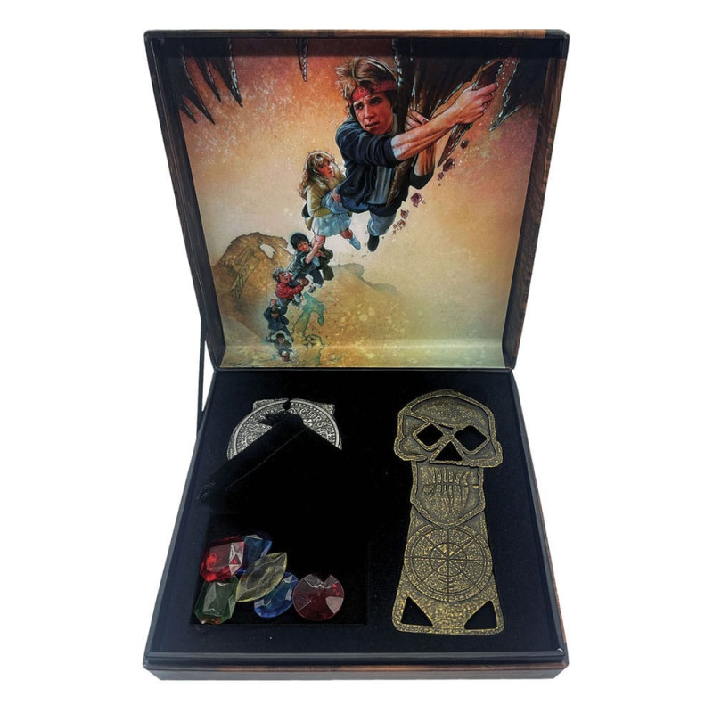 JANVIER 2025 : The Goonies - Coffret de répliques Trésor 1985 exemplaires