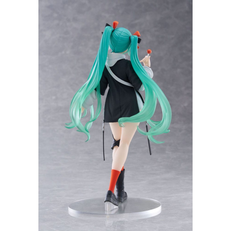 DÉBUT 2025 : Hatsune Miku - Figurine Wonderland Series : Fashion Punk Version