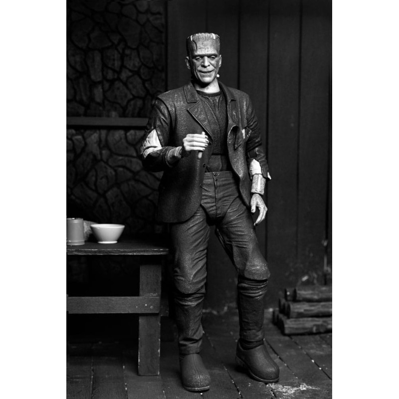 MARS 2025 : Universal Monsters - Bride of Frankenstein - Figurine Ultimate Frankenstein's Monster (B&W) 18 cm