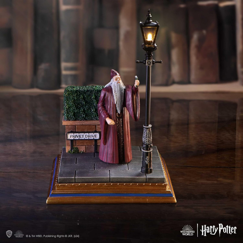 Harry Potter - Statue lumineuse Dumbledore Privet Drive 18,5 cm