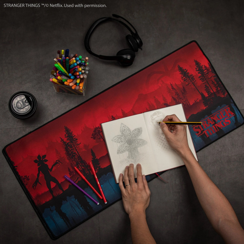 Stranger Things - Tapis de bureau Upside Down